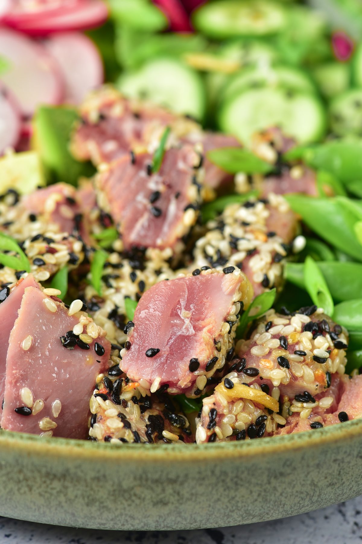 Sesame-crusted tuna salad